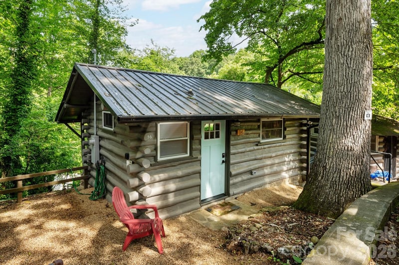 16 Cottage Drive, Asheville, NC - 1 bed, 1 bath, 253 sqft - $214,000