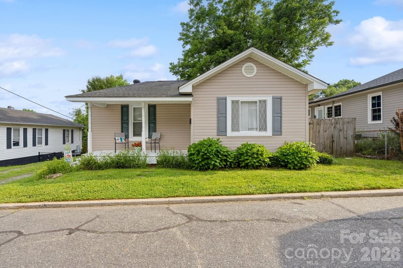 497 Washington, Cramerton, NC - 2 beds, 1 bath, 1,222 sqft - $235,000