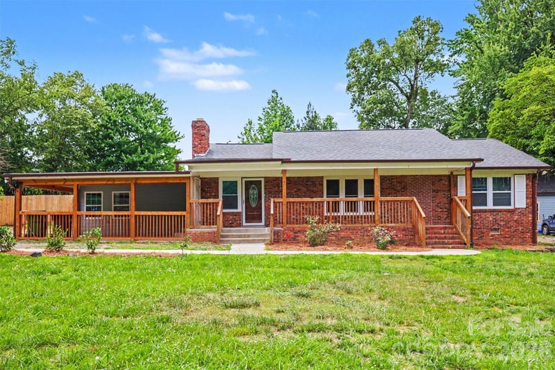 9902 Forest Drive, Charlotte, NC - 4 beds, 4 baths, 2,010 sqft - $425,000