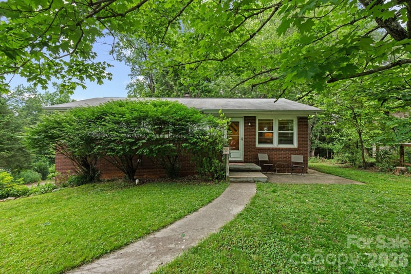 53 Merion Drive, Asheville, NC - 3 beds, 1 bath, 1,311 sqft - $415,000