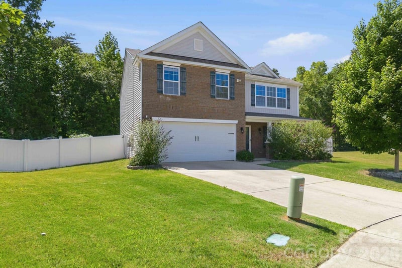 5904 Ellimar Field Lane, Charlotte, NC - 5 beds, 3 baths, 2,531 sqft - $450,000