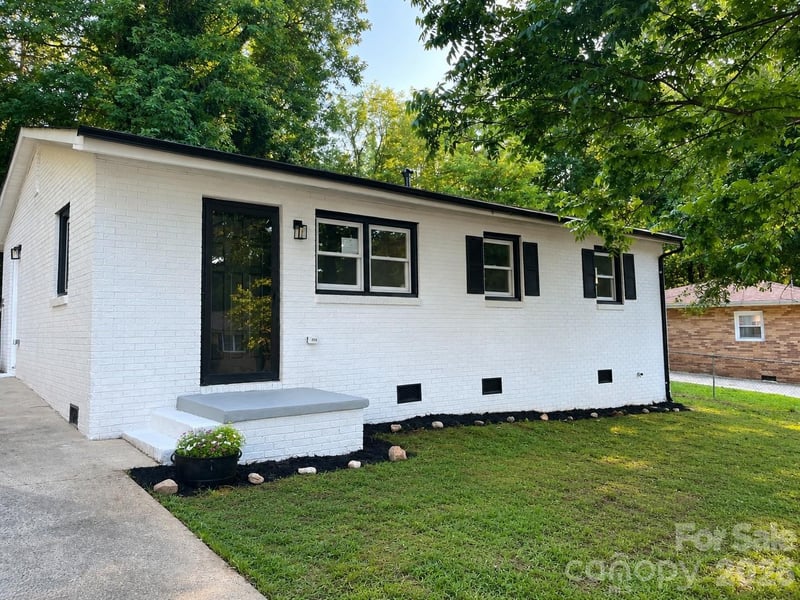 803 Dogwood Drive, Dallas, NC - 3 beds, 1 bath, 925 sqft - $194,900