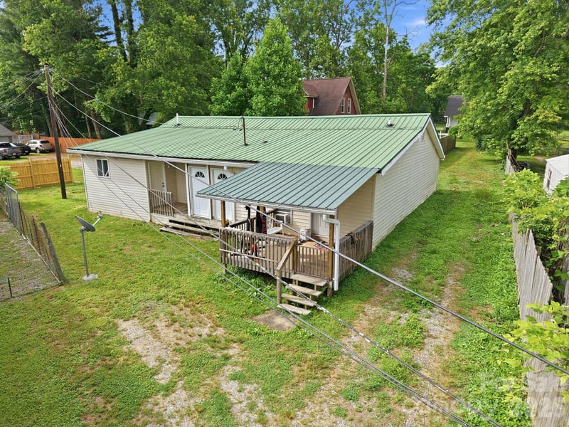 104 Jody Street, East Flat Rock, NC - 4 beds, 1,509 sqft - $339,000