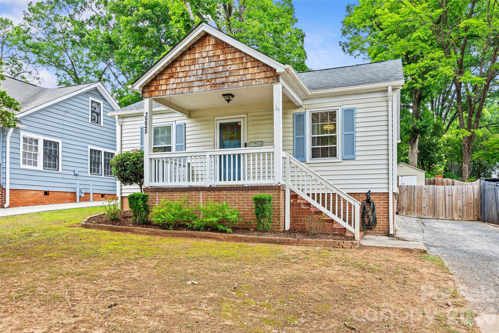 3225 Commonwealth, Charlotte, NC — property listing photo 1