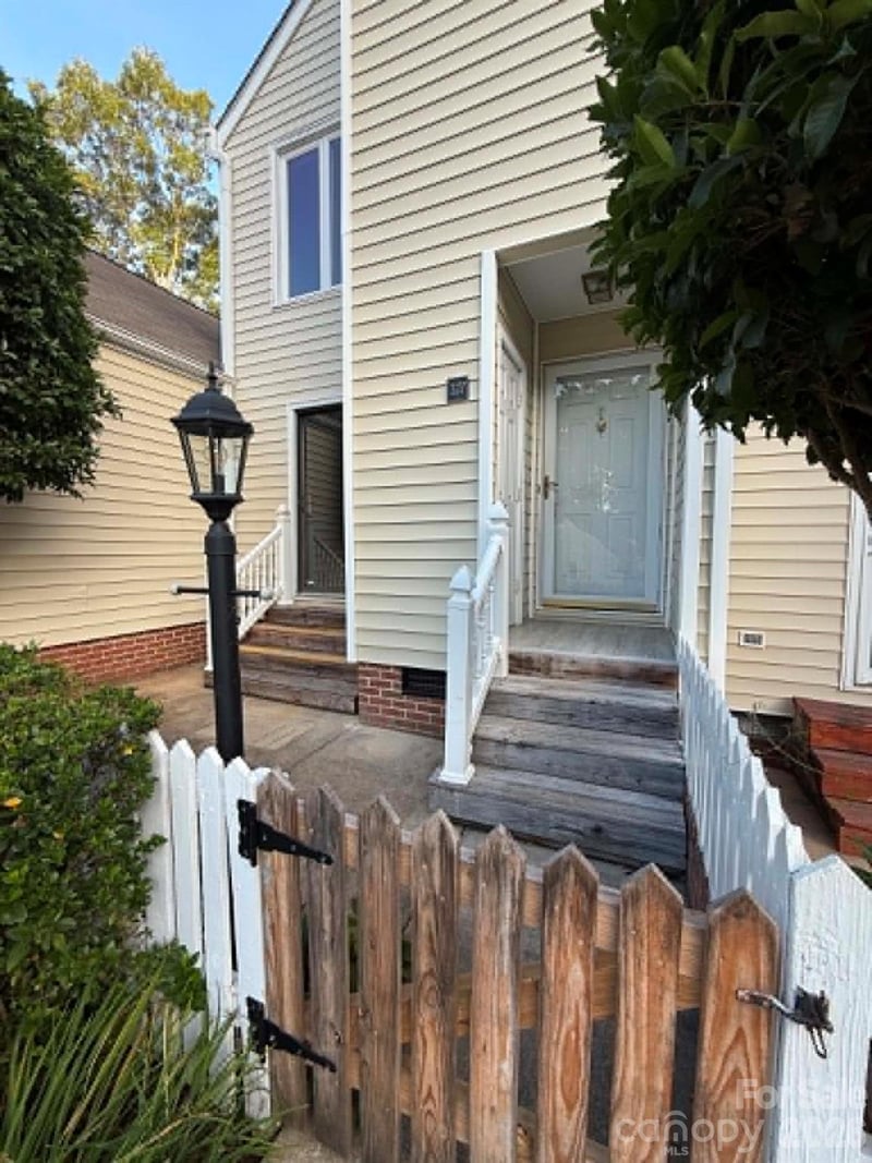 327 Eastwood Drive, Salisbury, NC - 2 beds, 2.5 baths, 1,176 sqft - $199,000