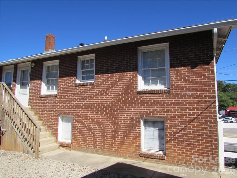 214 Salisbury Road B, Statesville, NC - 2 beds, 1 bath, 750 sqft - $975