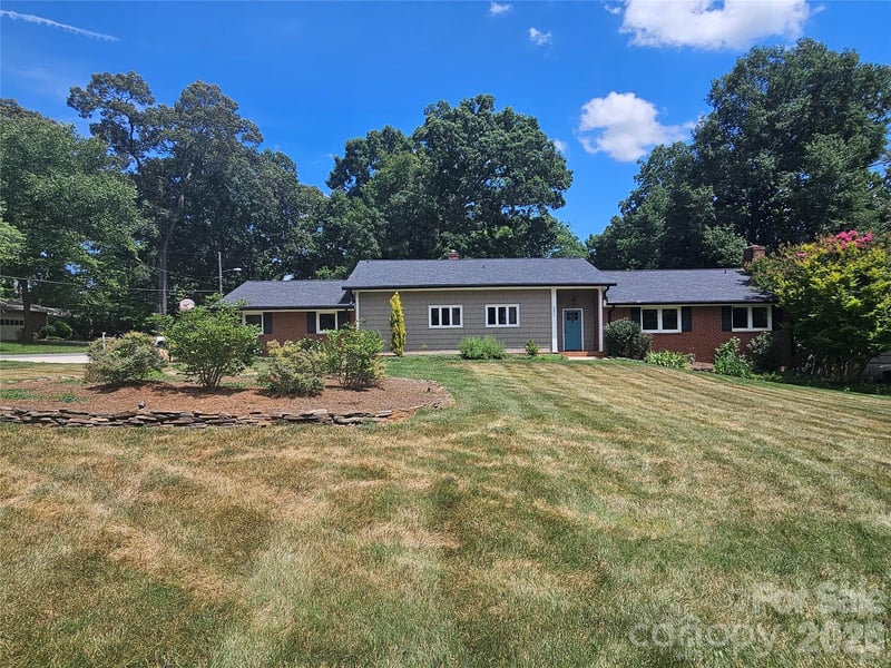 201 Country Club Circle, Shelby, NC - 4 beds, 3.5 baths, 3,383 sqft - $529,000