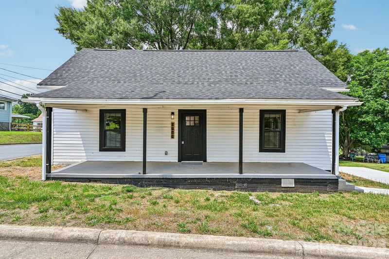 748 Efird Street, Albemarle, NC - 3 beds, 2 baths, 1,026 sqft - $209,000