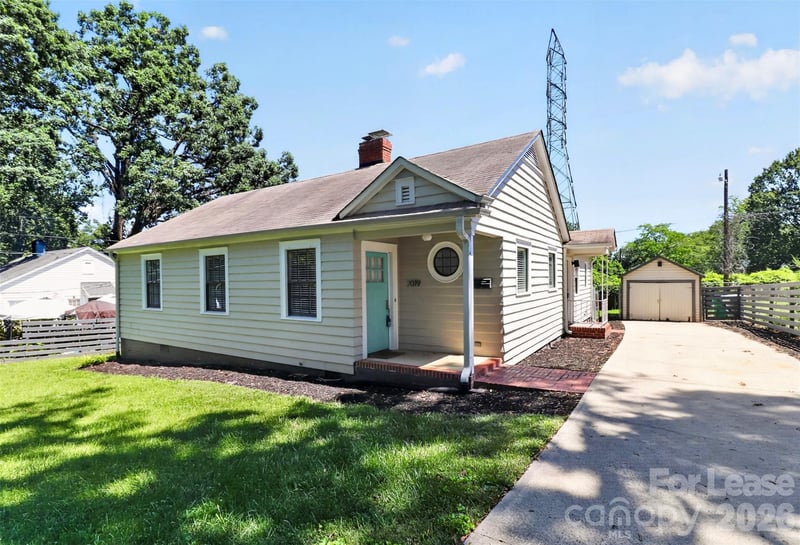 2019 Highland Street, Charlotte, NC - 3 beds, 2 baths, 1,100 sqft - $1,950
