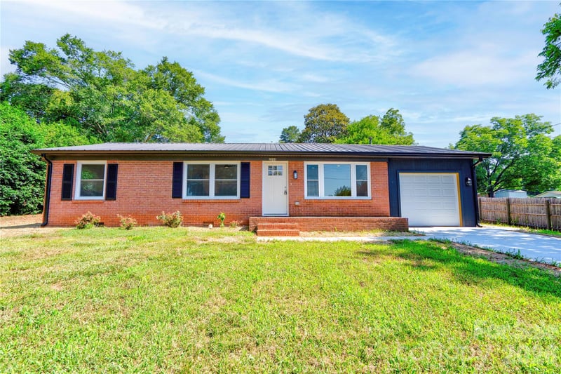 2994 Lutz Boulevard, Newton, NC - 3 beds, 2 baths, 1,050 sqft - $279,000