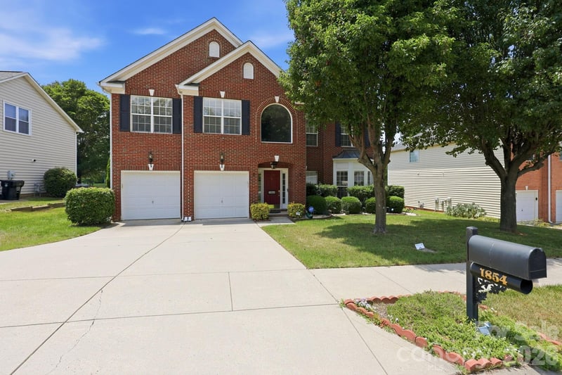 1854 Briarcrest, Charlotte, NC - 5 beds, 3 baths, 3,050 sqft - $675,000