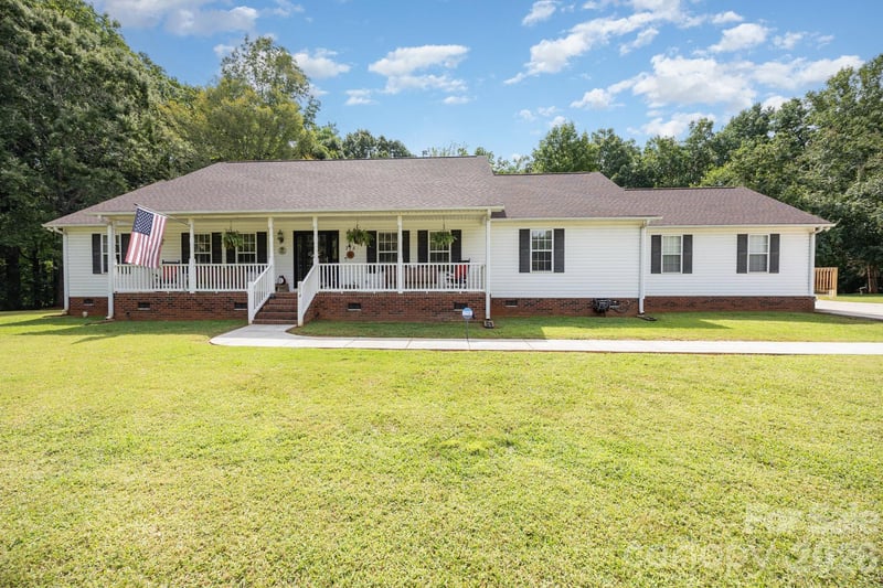 715 Candlewick Drive, Salisbury, NC - 3 beds, 3 baths, 2,703 sqft - $479,500