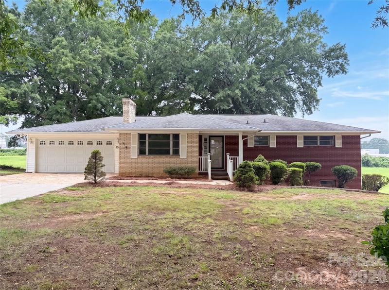 1580 W Cloaninger Avenue, Statesville, NC - 6 beds, 5 baths, 3,277 sqft - $352,000