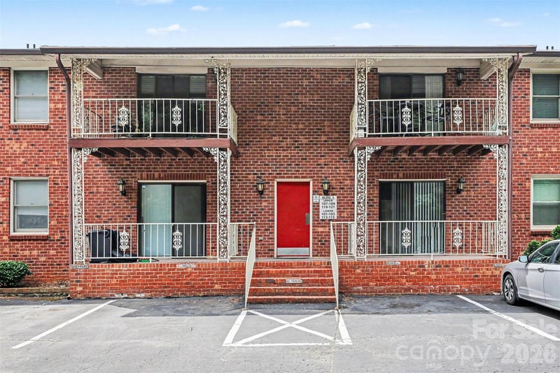 121 Carriage House Drive, Kannapolis, NC - 2 beds, 2 baths, 953 sqft - $145,000