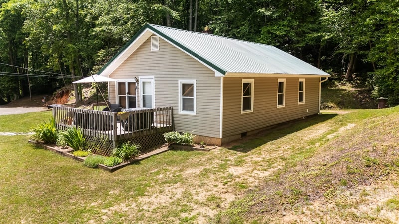 726 Israel Road, Brevard, NC - 2 beds, 1 bath, 920 sqft - $420,000