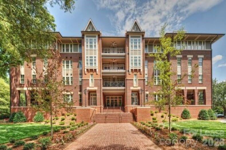2100 Queens Road W Panorama, Charlotte, NC - 3 beds, 3.5 baths, 1,886 sqft - $5,649