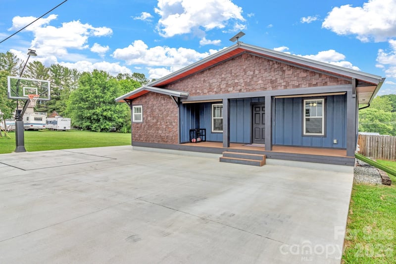 43 Pelzer Street, Asheville, NC - 3 beds, 2 baths, 1,235 sqft - $350,000