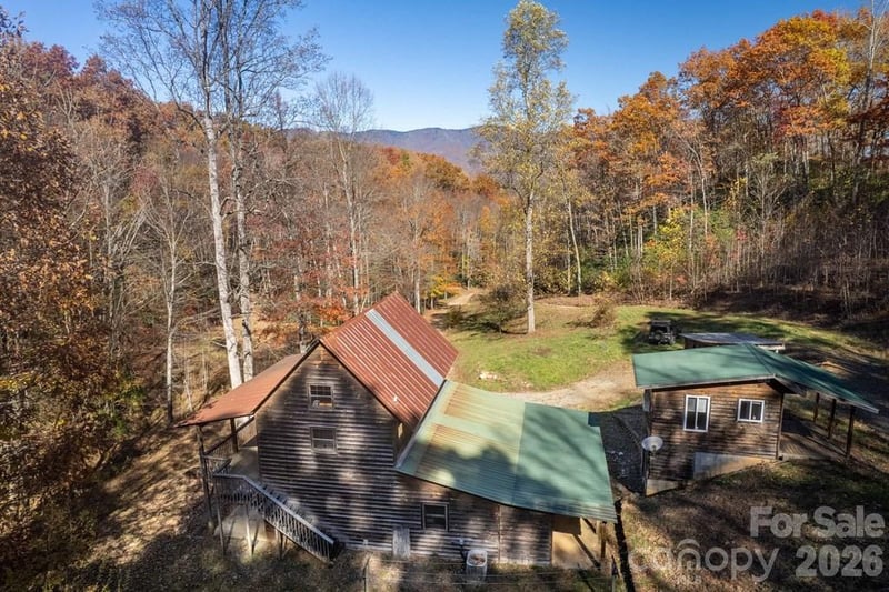 930 Copperhead Cove, Sylva, NC - 2 beds, 2 baths, 1,620 sqft - $650,000