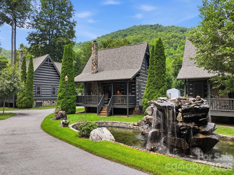 17 Rachels Circle, Maggie Valley, NC - 2 beds, 2 baths, 1,298 sqft - $459,000