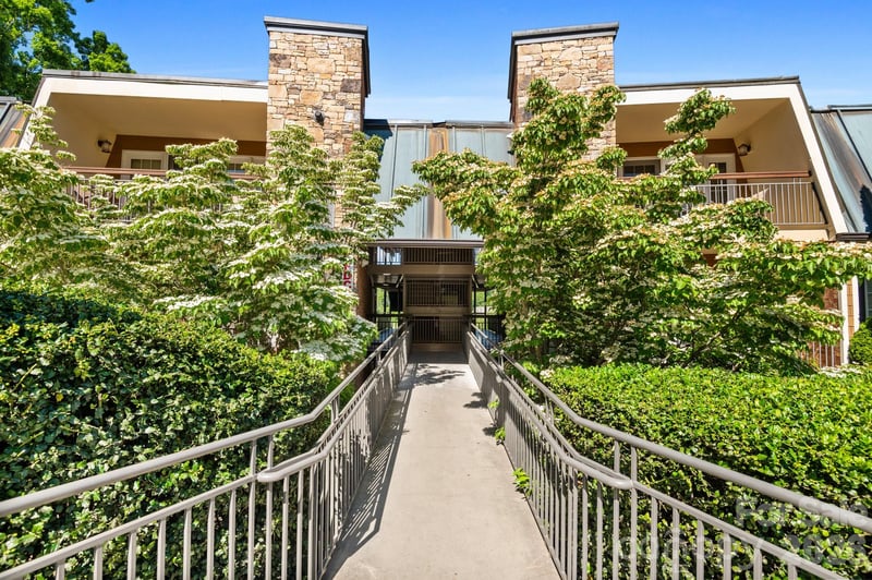 203 Bowling Park Road, Asheville, NC - 2 beds, 2 baths, 983 sqft - $275,000