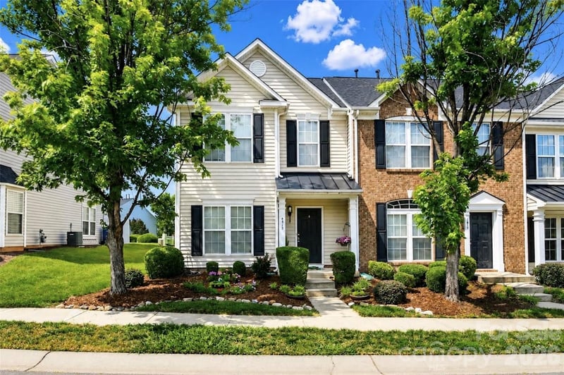 4913 Sunburst Lane, Charlotte, NC - 2 beds, 2.5 baths, 1,530 sqft - $269,500
