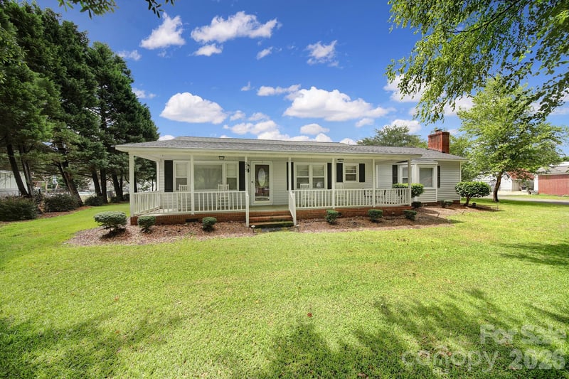 215 W Stevens Street, Kershaw, SC - 3 beds, 2 baths, 2,300 sqft - $355,000