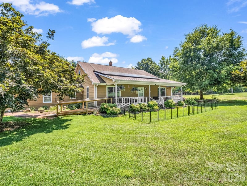 202 Sunset Memorial Road, Forest City, NC - 5 beds, 3 baths, 1,711 sqft - $360,000