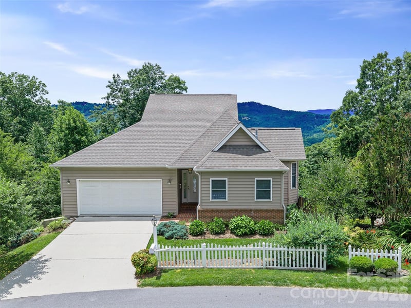 67 Ashefield Court, Hendersonville, NC - 4 beds, 3 baths, 2,746 sqft - $675,000