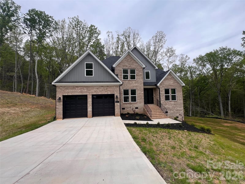 236 Mark Ryan Lane, Dallas, NC - 4 beds, 3 baths, 2,869 sqft - $590,000