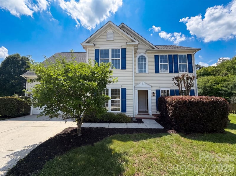 11805 Guildhall, Charlotte, NC - 3 beds, 3 baths, 1,909 sqft - $355,000
