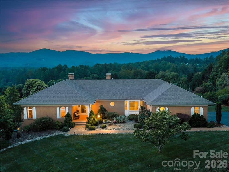 18 Thornapple Drive, Hendersonville, NC - 3 beds, 3.5 baths, 4,395 sqft - $1,250,000