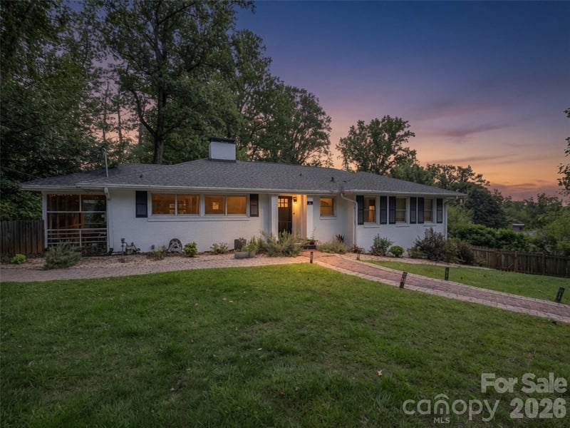2 Bevlyn Drive, Asheville, NC - 4 beds, 3.5 baths, 3,001 sqft - $822,000