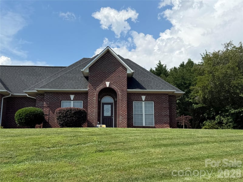 892 Trial Place, Newton, NC - 2 beds, 2 baths, 1,280 sqft - $275,000