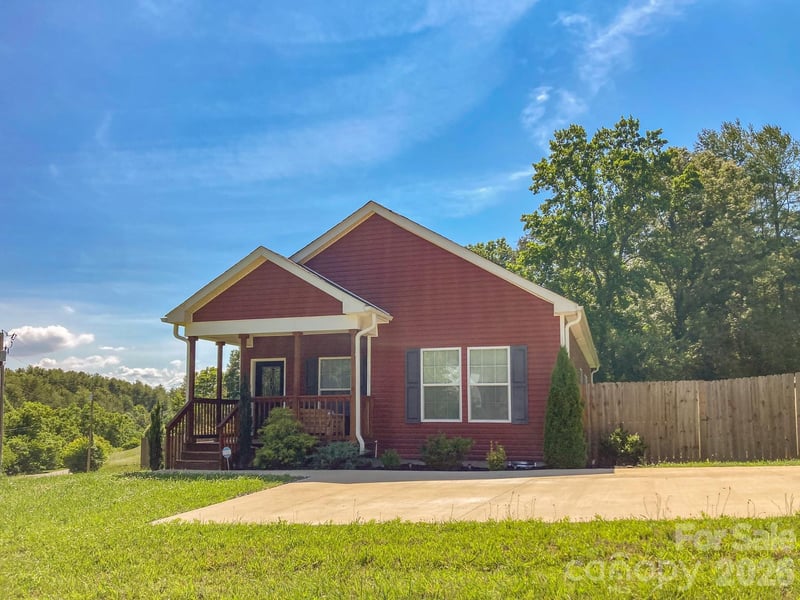 2 Clarks Chapel Extension, Weaverville, NC - 2 beds, 2 baths, 1,411 sqft - $429,000