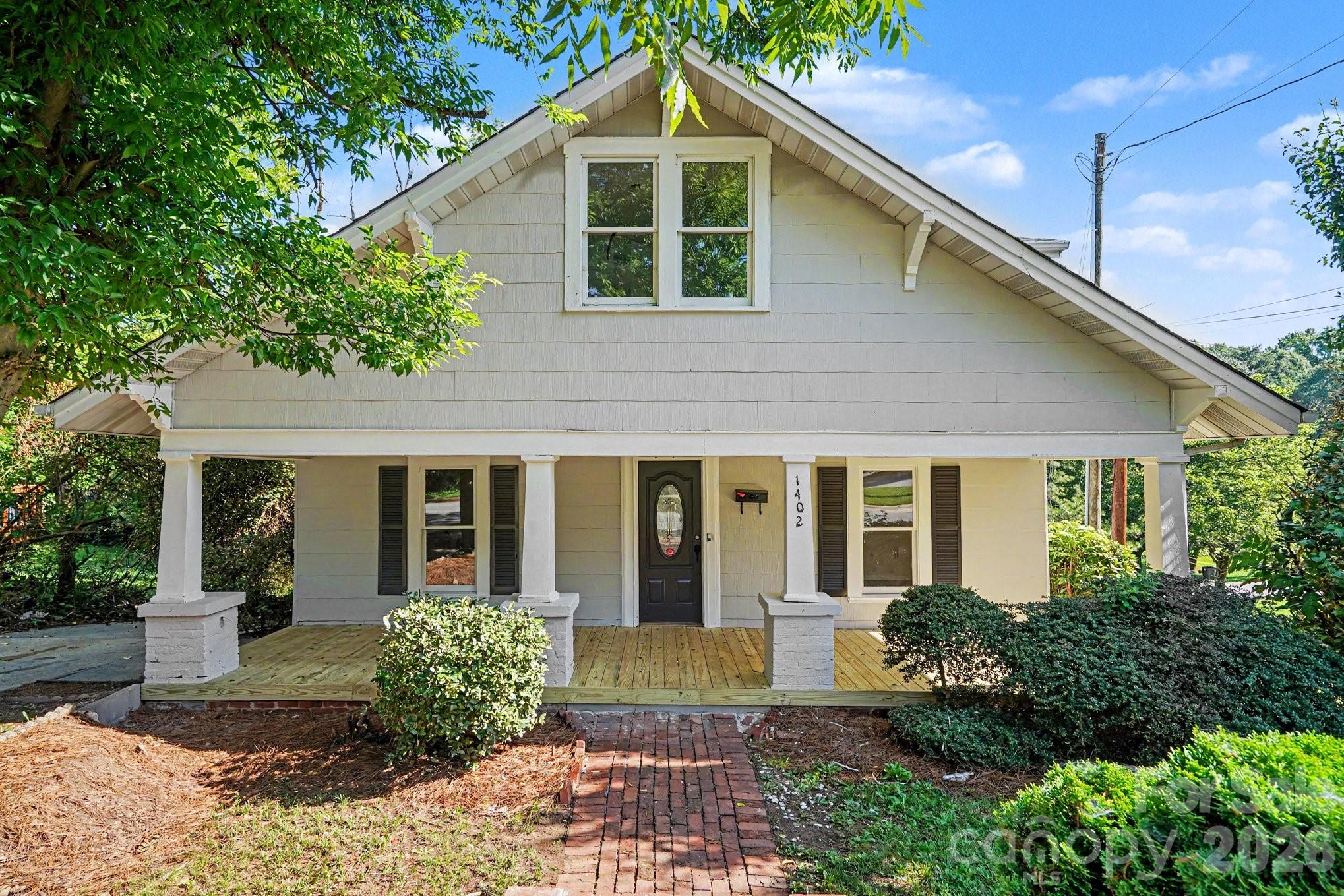 1402 1st Avenue Place NW, Hickory, NC — property listing photo
