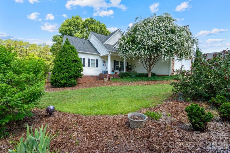 1621 Herbie Circle, Newton, NC - 3 beds, 2 baths, 1,923 sqft - $374,900