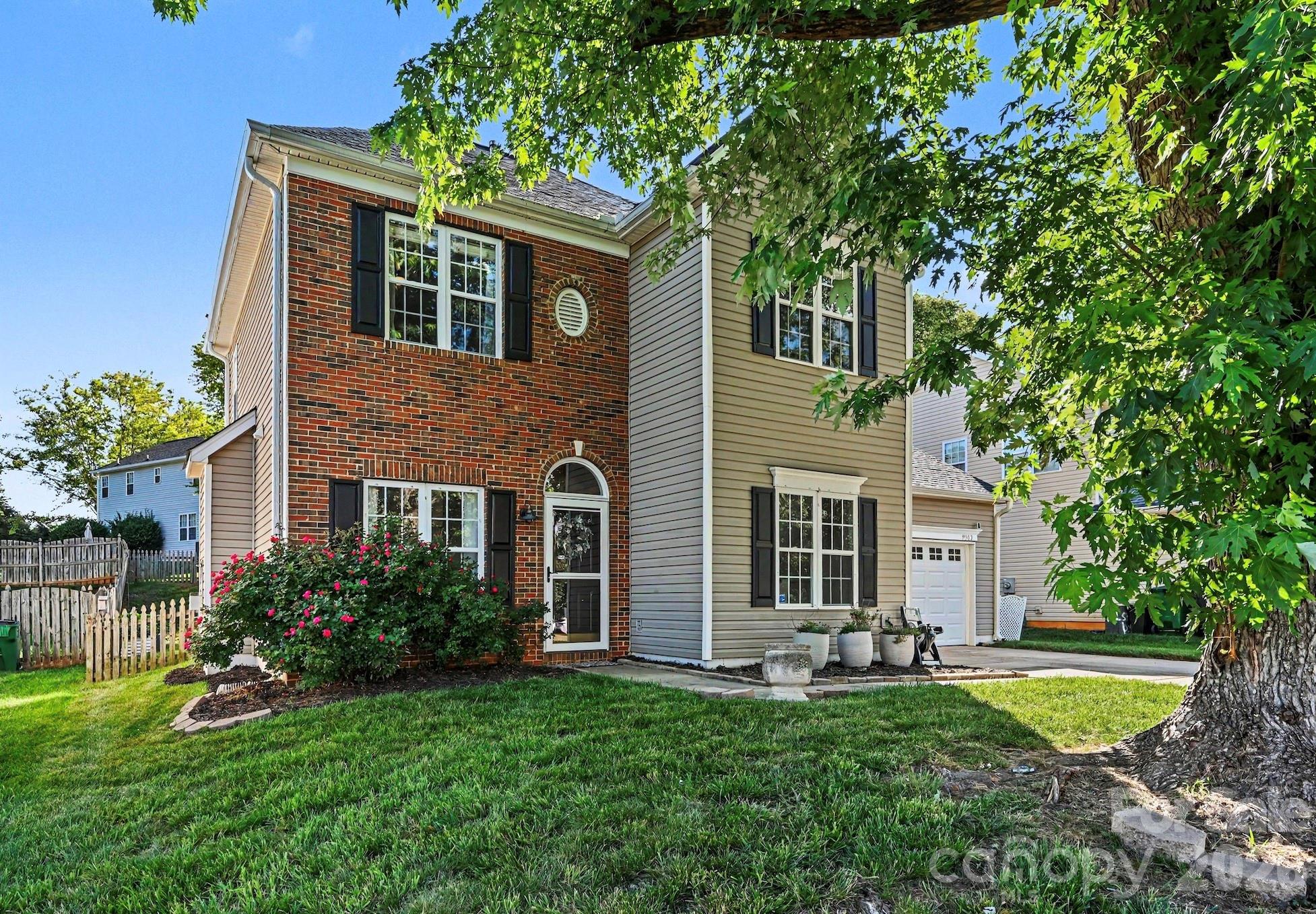 9902 Highlands Crossing Drive, Charlotte, NC. property listing photo