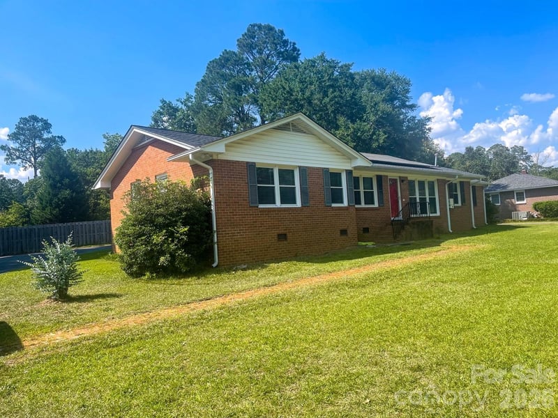 14 Hamden Circle, Cheraw, SC - 4 beds, 2.5 baths, 2,107 sqft - $349,900