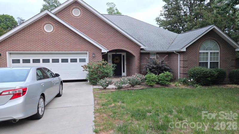 1318 Crown Ridge Drive, Fort Mill, SC - 3 beds, 2 baths, 1,935 sqft - $450,000