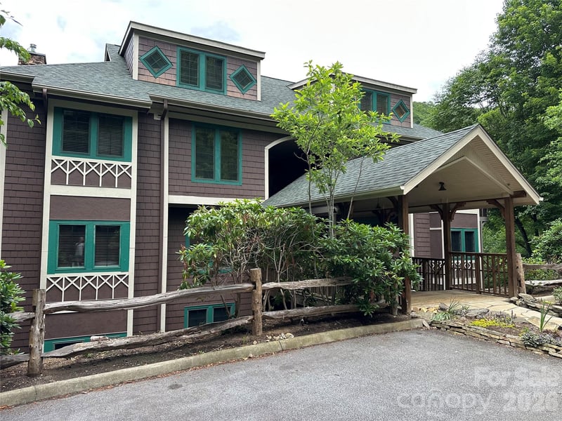 222 Creekside Way D/101, Burnsville, NC - 2 beds, 2 baths, 1,223 sqft - $279,000