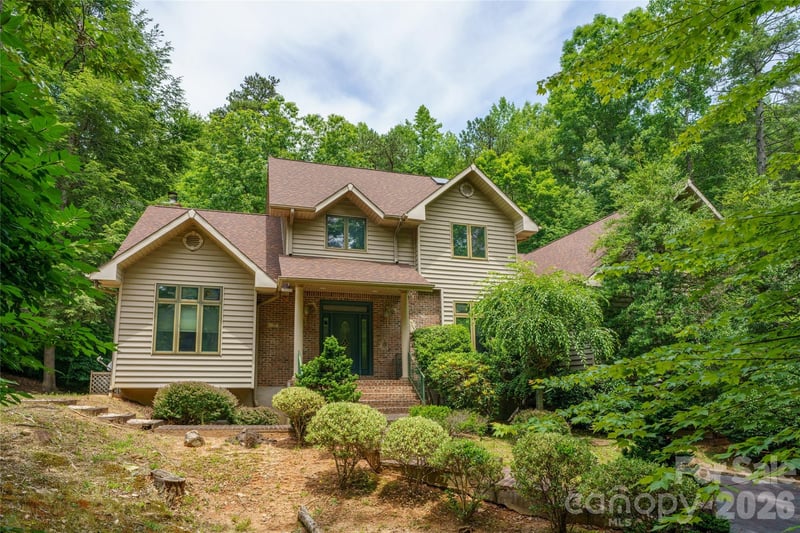 136 Rumbling Bald Road, Lake Lure, NC - 3 beds, 3.5 baths, 4,410 sqft - $739,900