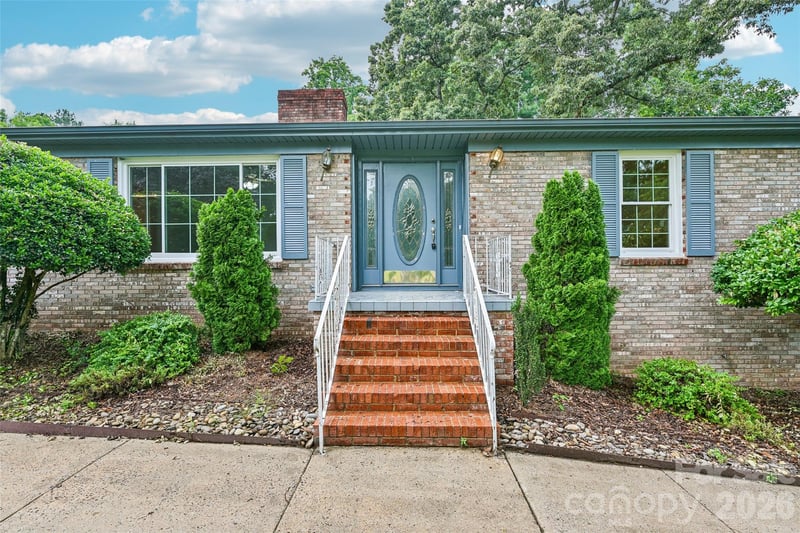 1621 N Oak Drive, Shelby, NC - 3 beds, 3 baths, 1,758 sqft - $330,000