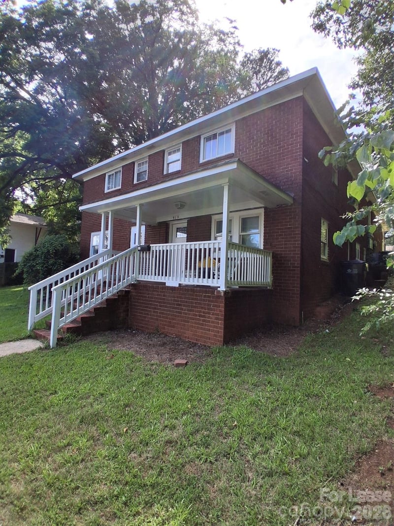 912 Berryhill Road, Charlotte, NC - 2 beds, 1 bath - $1,400