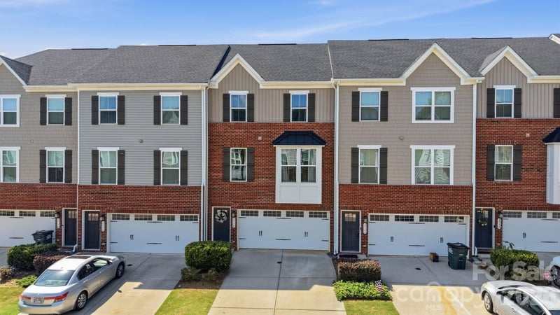 2534 Grantham Place Drive, Fort Mill, SC - 3 beds, 2.5 baths, 2,049 sqft - $374,000
