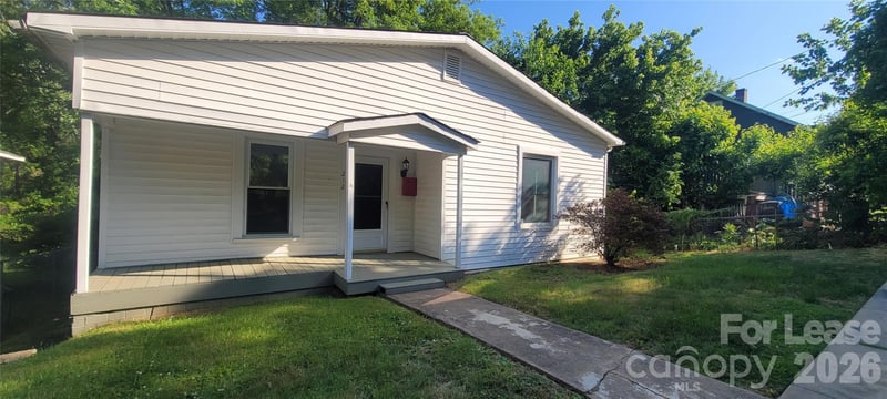 212 E Bell Street, Statesville, NC - 3 beds, 1 bath, 1,460 sqft - $1,400