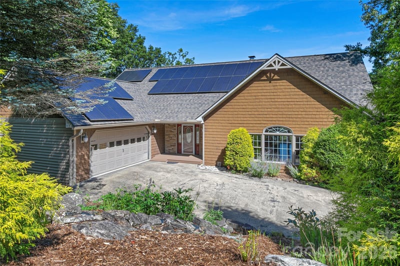157 Kawani Lane, Brevard, NC - 3 beds, 3.5 baths, 3,765 sqft - $1,245,000