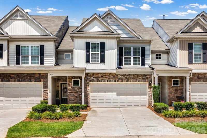 5125 Mount Clare Lane, Charlotte, NC - 3 beds, 2.5 baths, 1,995 sqft - $465,000