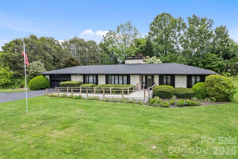 225 Valley View Terrace, Waynesville, NC - 5 beds, 3.5 baths, 4,701 sqft - $1,100,000