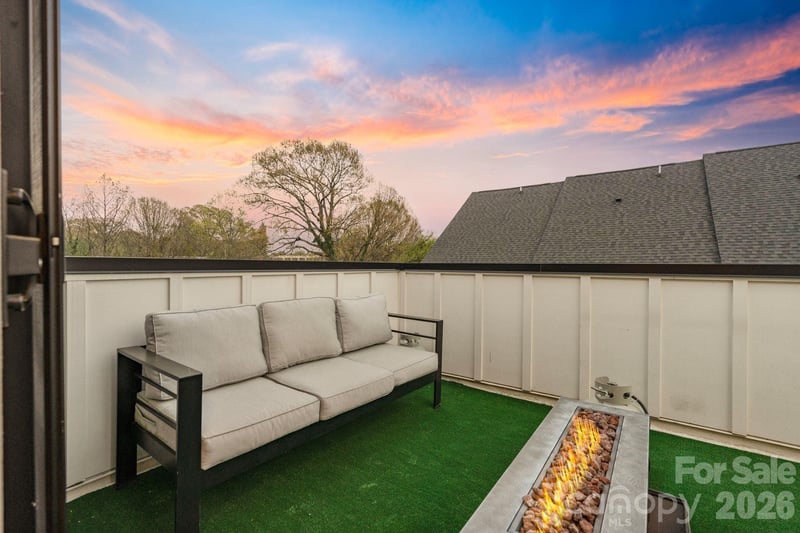 1935 W Trade Street, Charlotte, NC - 3 beds, 3.5 baths, 1,715 sqft - $565,000