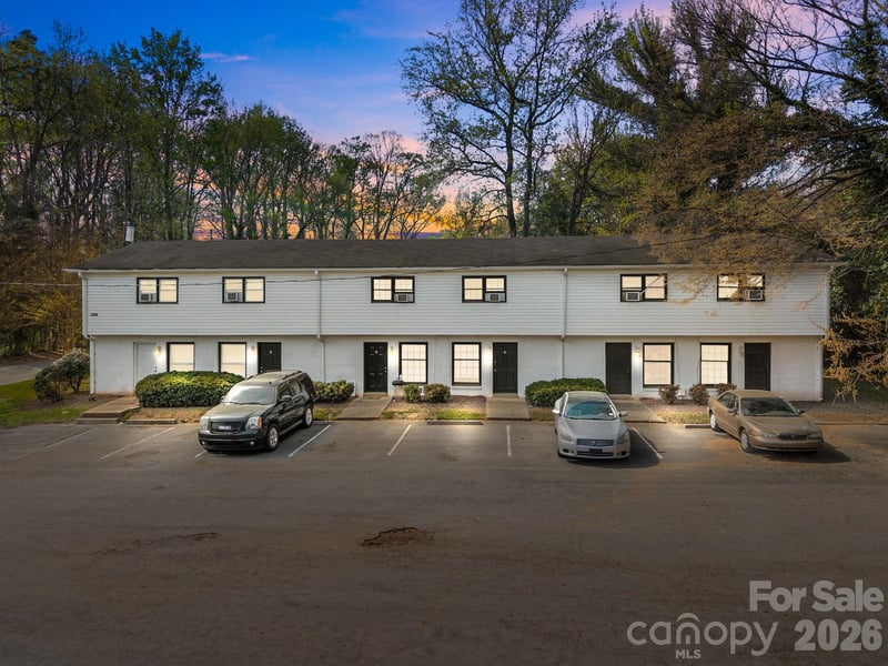 2909 Burgess Drive, Charlotte, NC - 24 beds, 6 baths, 11,064 sqft - $2,000,000